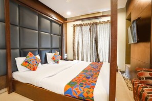 Deluxe Room | 1 bedroom, Egyptian cotton sheets, premium bedding, in-room safe