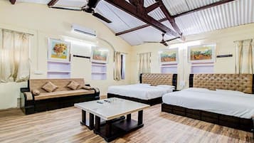 Egyptian cotton sheets, premium bedding, in-room safe, free WiFi