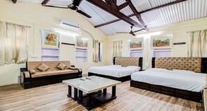 Egyptian cotton sheets, premium bedding, in-room safe, free WiFi - Fabhotel Royal Heritage (Abu Road)