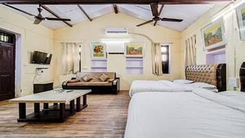 Egyptian cotton sheets, premium bedding, in-room safe, free WiFi