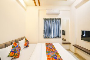 Egyptian cotton sheets, premium bedding, in-room safe, free WiFi