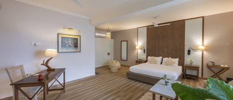 Egyptian cotton sheets, premium bedding, in-room safe, free WiFi