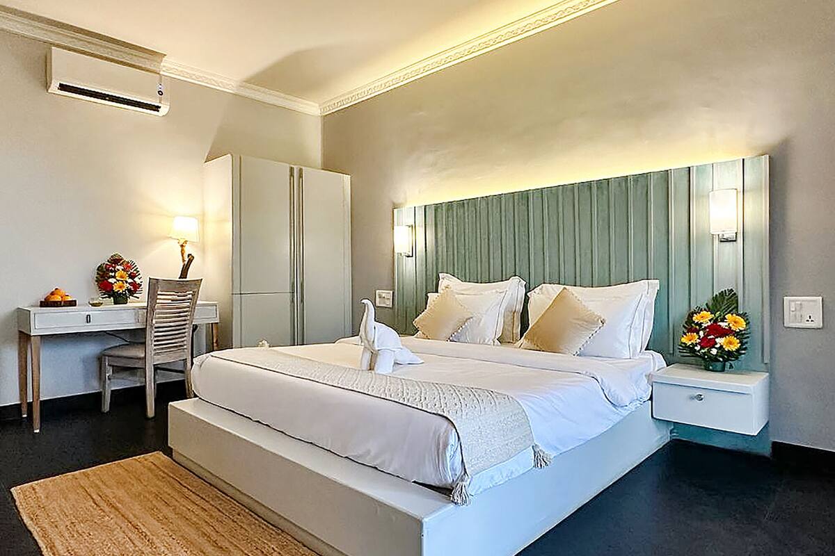 Deluxe Room | Egyptian cotton sheets, premium bedding, in-room safe, free WiFi