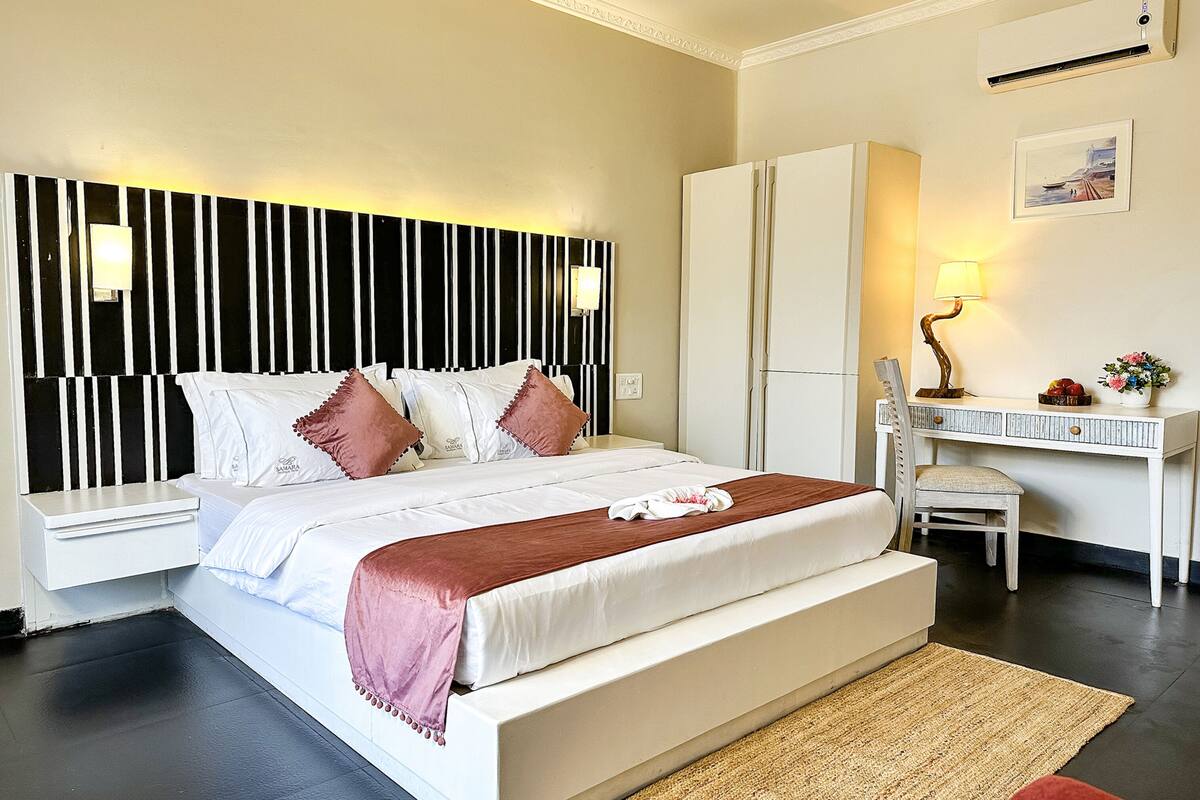 Executive Room, 1 King Bed | Egyptian cotton sheets, premium bedding, in-room safe, free WiFi