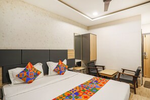 Egyptian cotton sheets, premium bedding, in-room safe, free WiFi - Fabhotel All Near (Raipur)