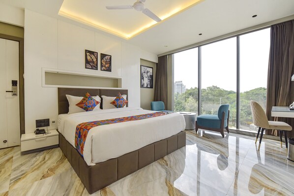 Executive Room | Egyptian cotton sheets, premium bedding, in-room safe, soundproofing - Fabhotel Prime The Grey Circle (Indore)