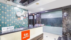 Reception - Fabexpress Lotus Palace (New Delhi)