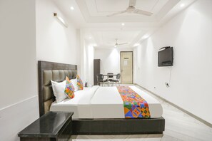 Egyptian cotton sheets, premium bedding, in-room safe, free WiFi - Fabexpress Lotus Palace (New Delhi)
