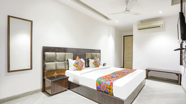 Egyptian cotton sheets, premium bedding, in-room safe, WiFi (free) - Fabexpress Lotus Palace (New Delhi)