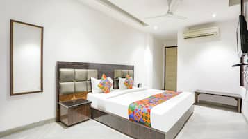 Egyptian cotton sheets, premium bedding, in-room safe, free WiFi