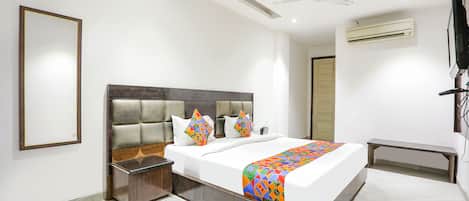 Egyptian cotton sheets, premium bedding, in-room safe, free WiFi