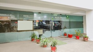 Property entrance - Fabexpress Lotus Palace (New Delhi)
