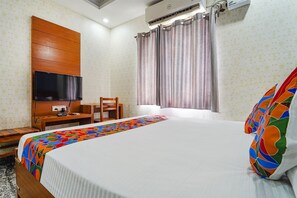 Deluxe Room | Egyptian cotton sheets, premium bedding, in-room safe, free WiFi - Fabexpress Elegant Residency (Chennai)