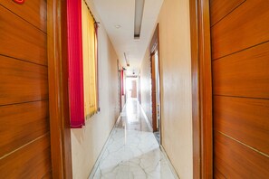 Lobby - Fabexpress Elegant Residency (Chennai)