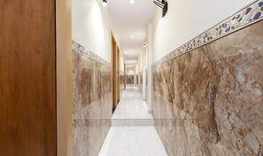 Lobby - Fabexpress Green House (Mumbai)