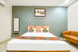 Egyptian cotton sheets, premium bedding, in-room safe, free WiFi - Fabhotel Moon Lite (Faridabad)