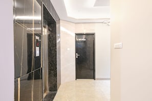Lobby - Fabhotel Lake View Iii (Indore)