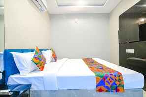 Egyptian cotton sheets, premium bedding, in-room safe, free WiFi