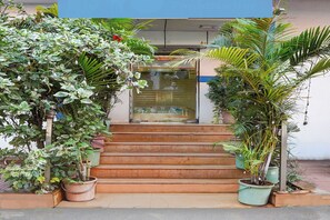 Property entrance - Via Paradise Stay Inn (Mawal)
