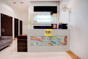 Reception - Via Paradise Stay Inn (Mawal)