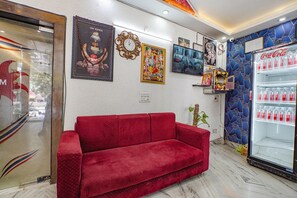 Lobby sitting area - Fabhotel Taj Mansarover (Agra)