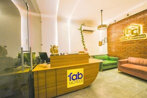 Reception - Fabhotel Dc Premium (Dera Bassi)