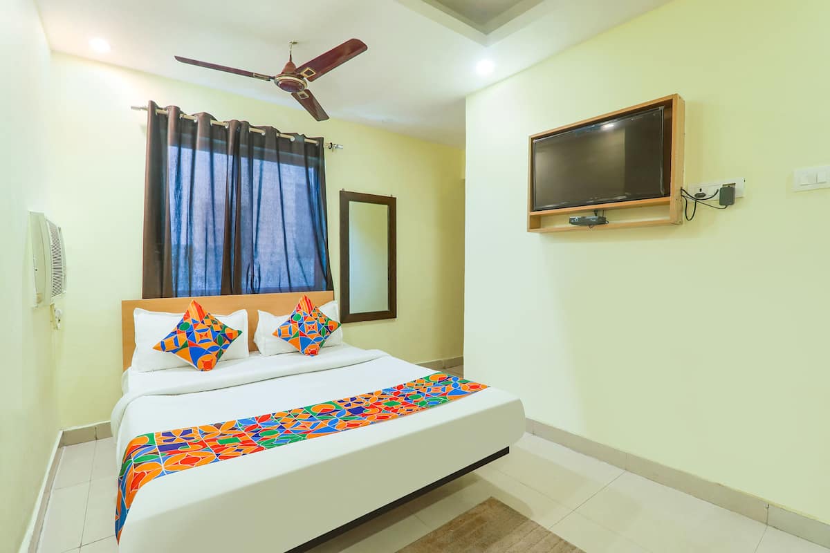Deluxe Room | Egyptian cotton sheets, premium bedding, in-room safe, WiFi (free)
