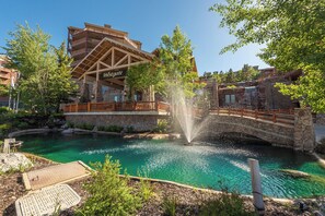 A heated pool - Ski in/out at Westgate Studio, Resort amenities, Multiple Pools, Onsite Spa, & Restaurant 4504B (Park City)