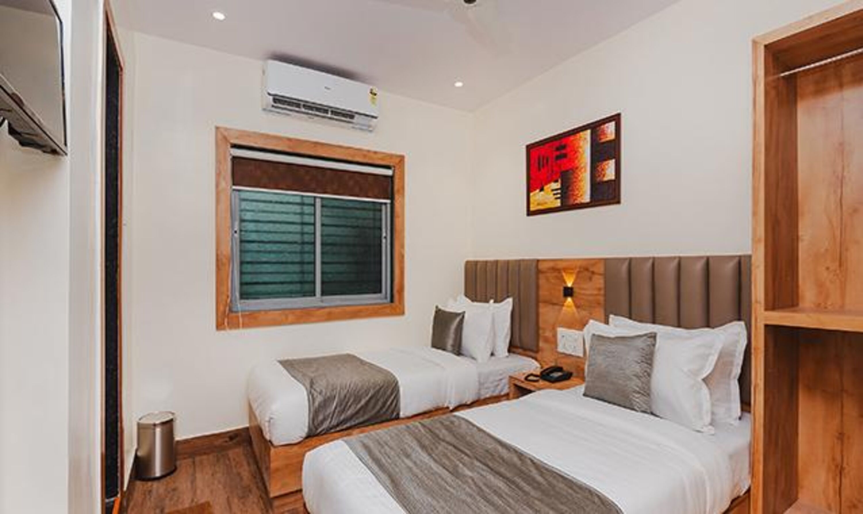 Photo - FabHotel Airport Palace - Nr Mumbai International Airport
