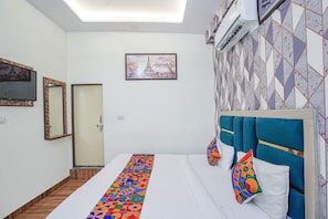Egyptian cotton sheets, premium bedding, in-room safe, free WiFi