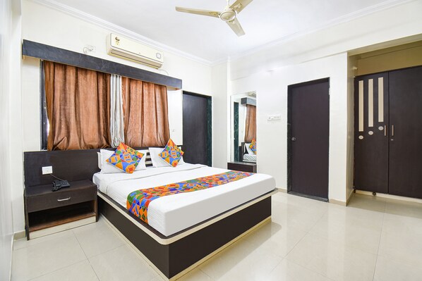 Egyptian cotton sheets, premium bedding, in-room safe, free WiFi