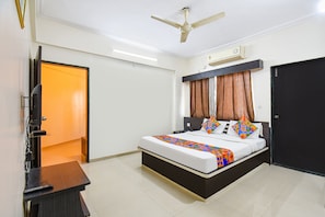 Egyptian cotton sheets, premium bedding, in-room safe, free WiFi