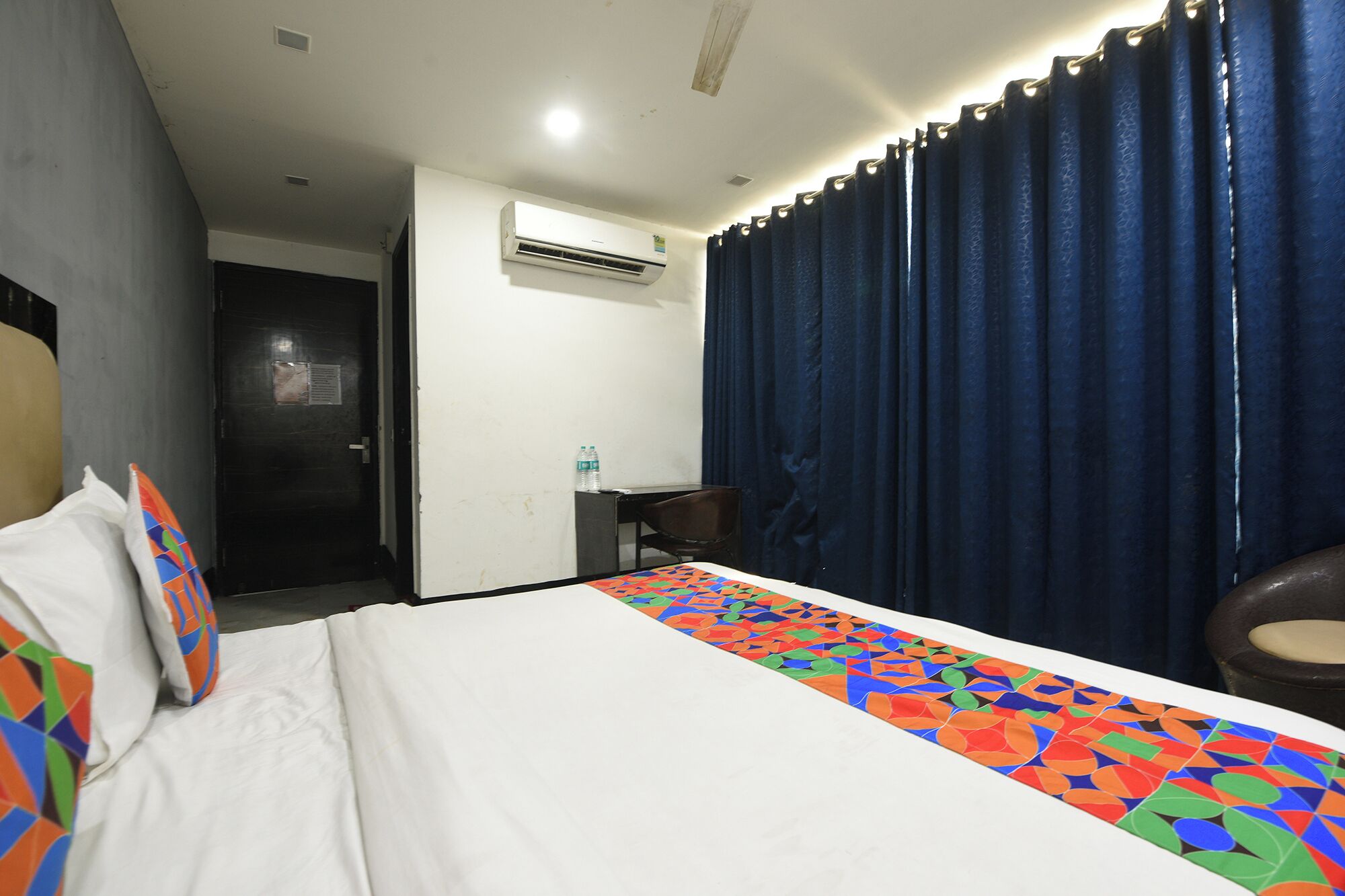 Egyptian cotton sheets, premium bedding, in-room safe, free WiFi