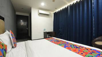 Egyptian cotton sheets, premium bedding, in-room safe, free WiFi