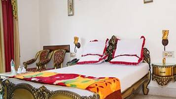 Egyptian cotton sheets, premium bedding, in-room safe, soundproofing