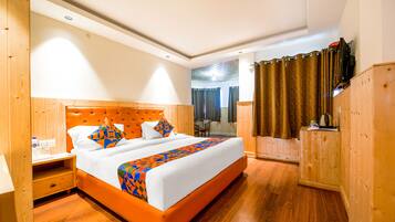 Egyptian cotton sheets, premium bedding, in-room safe, free WiFi