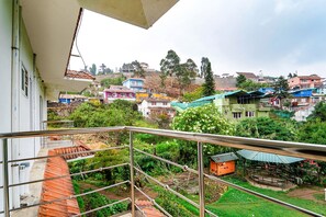 Balcony view - Fabhotel The Asters (Kodaikanal)