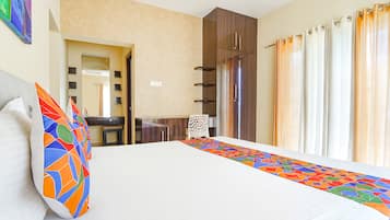 Egyptian cotton sheets, premium bedding, in-room safe, free WiFi