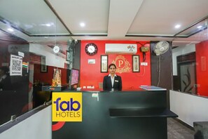 Reception - Fabhotel Pranjul Inn (Prayagraj)