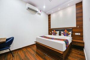 Egyptian cotton sheets, premium bedding, in-room safe, free WiFi