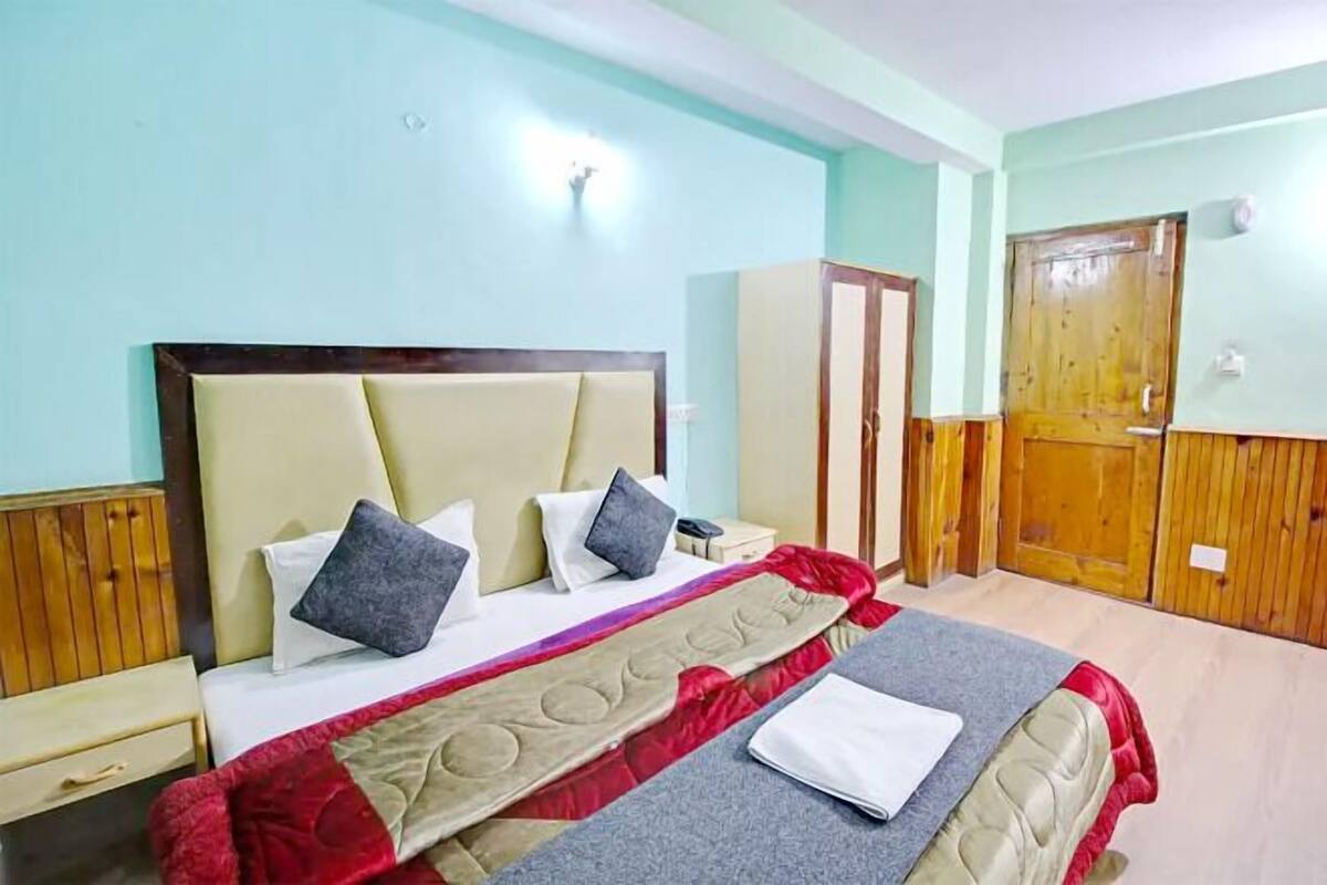 Egyptian cotton sheets, premium bedding, in-room safe, free WiFi