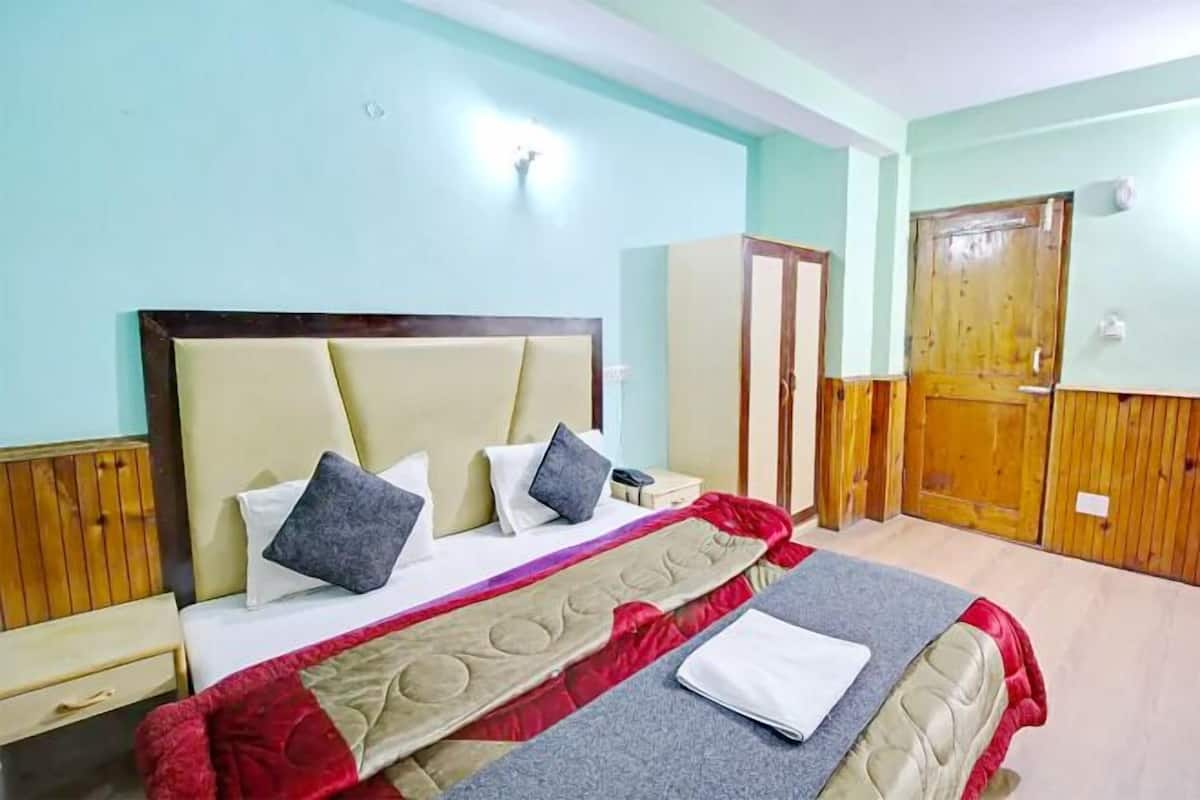 Egyptian cotton sheets, premium bedding, in-room safe, free WiFi