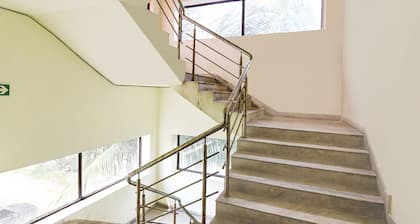 Fabhotel White Palace