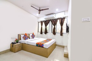 Egyptian cotton sheets, premium bedding, in-room safe, free WiFi - Via Vhyom Sky Palace (Kolkata)