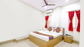Egyptian cotton sheets, premium bedding, in-room safe, desk