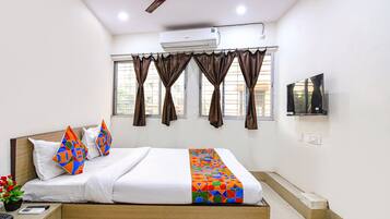 Egyptian cotton sheets, premium bedding, in-room safe, free WiFi