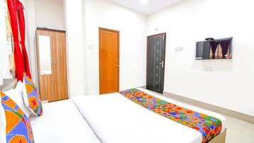 Egyptian cotton sheets, premium bedding, in-room safe, desk