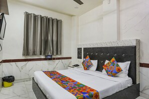 Egyptian cotton sheets, premium bedding, in-room safe, free WiFi - Fabexpress Myraa (Mathura)