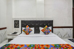 Egyptian cotton sheets, premium bedding, in-room safe, free WiFi - Fabexpress Myraa (Mathura)