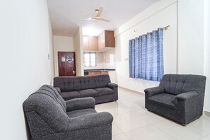 Lobby sitting area - FabHotel SS Suites (Bangalore)